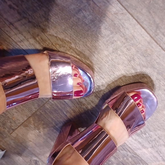 Block heeled sandals - Picture 16 of 16